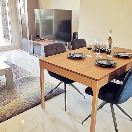 Apartment Black Sun. Modern Penthouse In *
