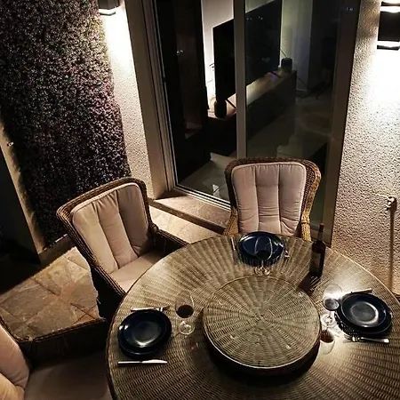 Black Sun. Modern Penthouse In *