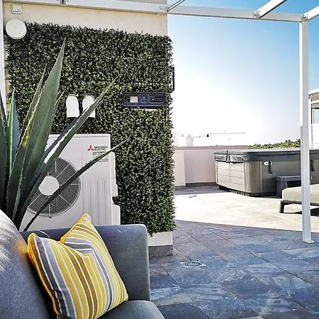 Black Sun. Modern Penthouse In Apartman